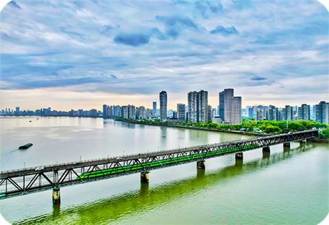 钱塘江大桥-六和塔